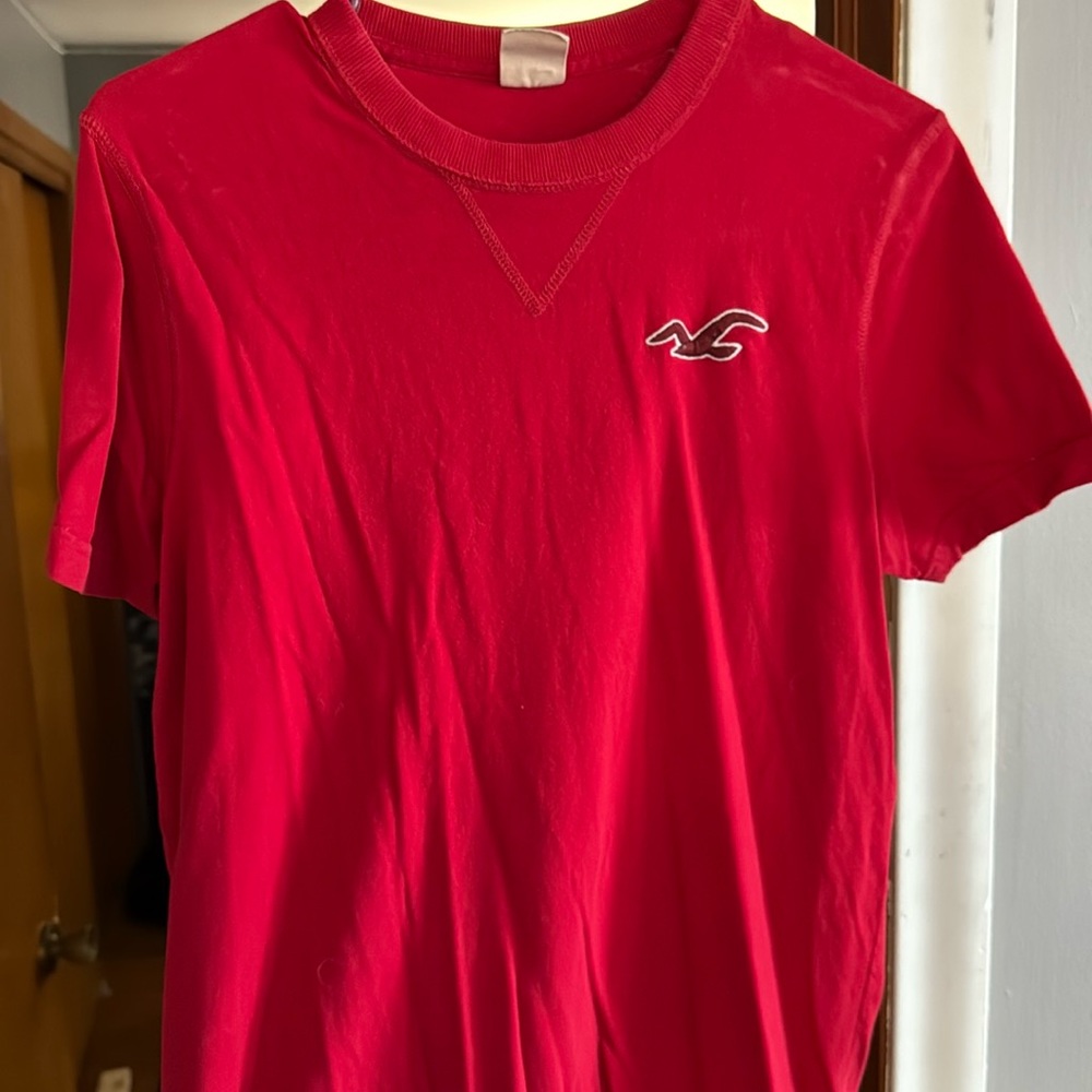 HOLLISTER LOGO TSHIRT - SIZE MEDIUM